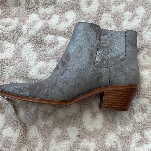 Sole society silver booties - Picture 3 of 3